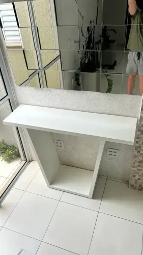APARADOR DECORATIVO EM MDF BRANCO - FEITO POR MARCINEIRO
