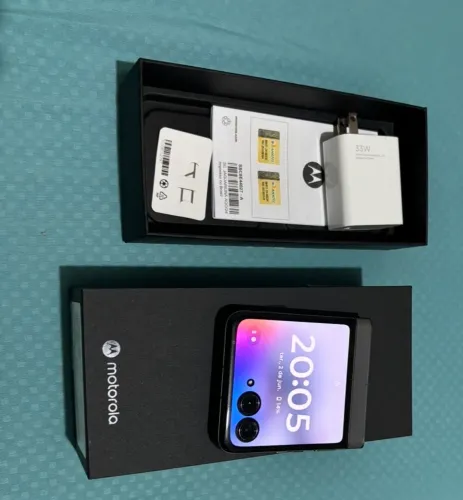 MOTOROLA RAZR 50 5G - 512GB | 12GB RAM