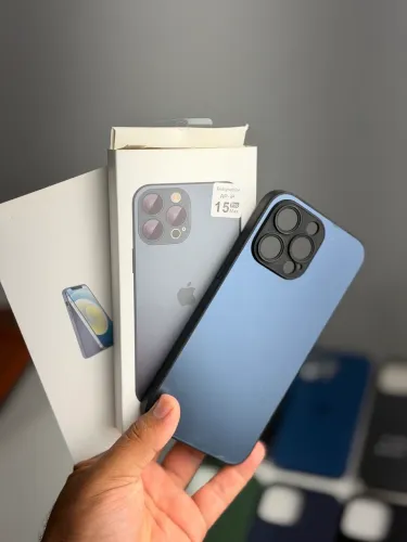 Capas iPhone 15 pro Max que imita a traseira do celular 