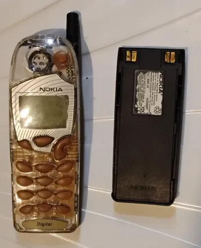 VENDO NOKIA 5125, com caixa, berço e manuais, acompanha carregador.
