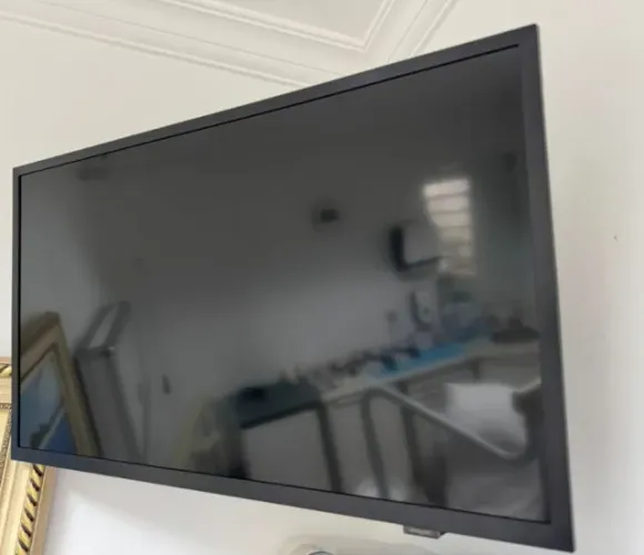 Vende-se TV  semi nova 