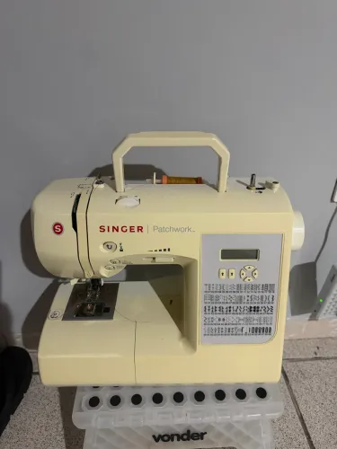 Máquina de costura singer 