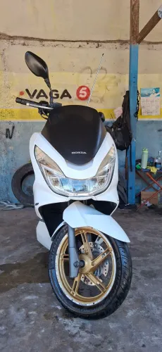 A MAIS PROCURADA HONDA PCX AUTOMATICA.