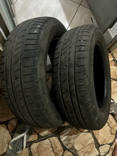 Par de Pneus Pirelli 175/65 R14 - Ótimo Estado - R14