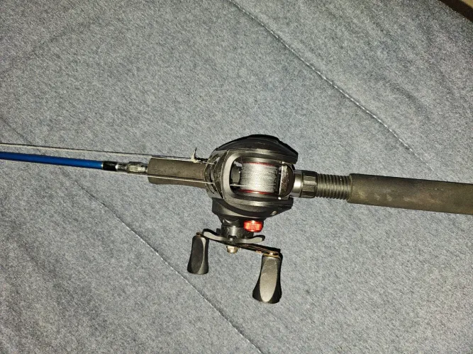 Carretilha e vara de pesca 20lbs