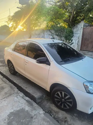 Toyota Etios Platinum Sed. 1.5 Flex 16V 4P Mec. 2015