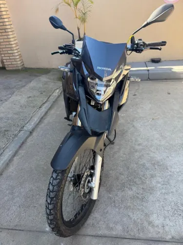 Vendo XRE 300,ano 2023