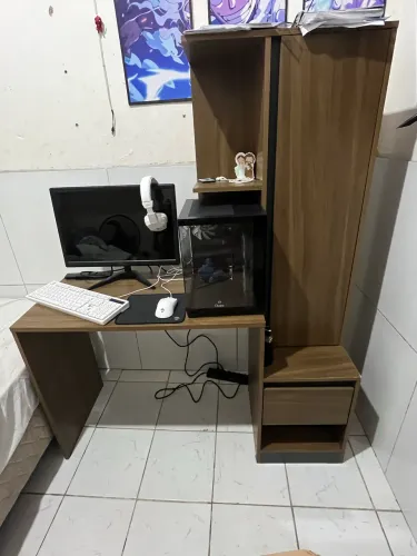 Escrivaninha com armário 