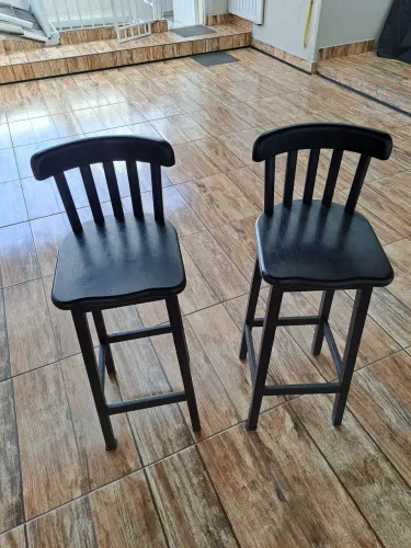 Banquetas de madeira rústica