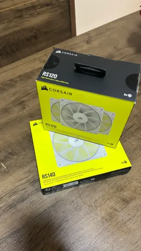 Kit Ventoinhas Corsair RS120 (3x 120mm) + RS140 (1x 140mm) PWM - Novas