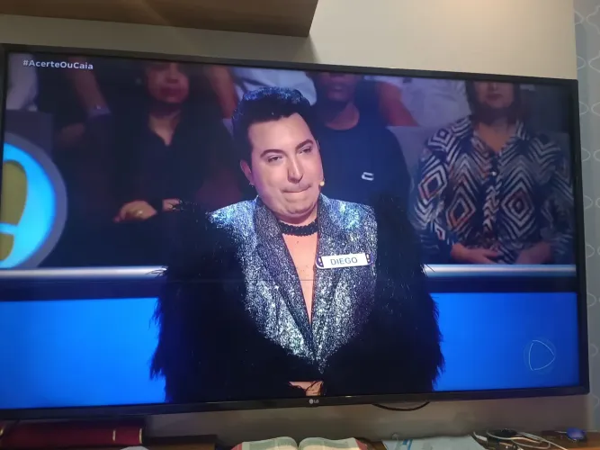 TV LG 55 polegadas com risco na tela