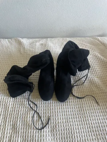 4 pares de calçados