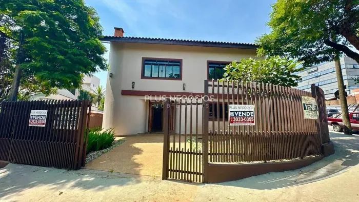 Casa Comercial | á venda | no Parque Campolim | esquina na Pista de Caminha do Campolim