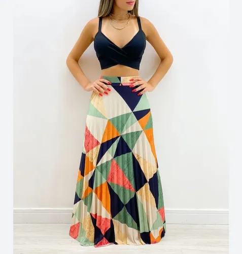Vendo saia longa plissada neste modelo da foto // tamanho M até o G estica //Valor 40
