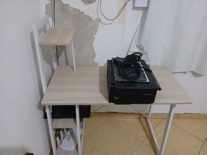 VENDO MESA DE ESCRITÓRIO COM POUQUÍSSIMO USO