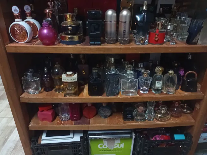 Super coleção de frascos de perfume nacionais e importados vazios para coleção