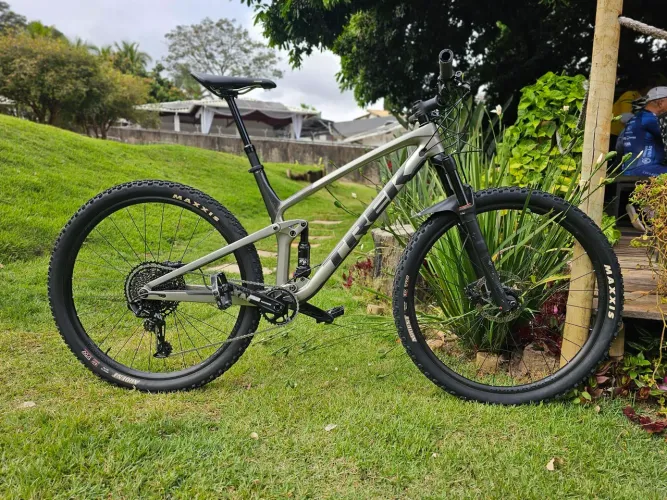 Bicicleta bike TREK Top Fuel 9.7 carbono Tamanho G
