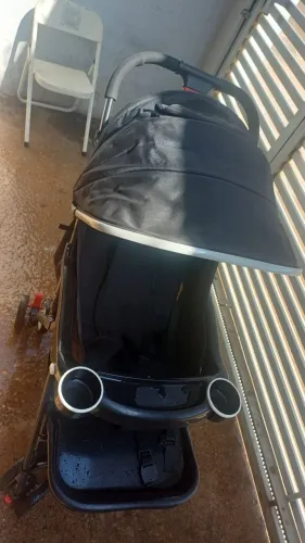 Carrinho de bebê semi novo 