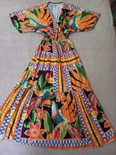 Lindo vestido, usado um vez veste 36 a 40