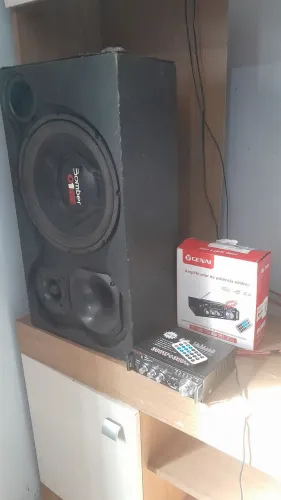 Vendo caixa automotiva com amplificador. 