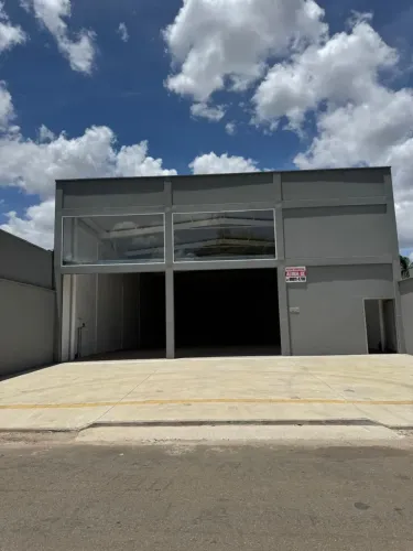 Galpão/Depósito/Armazém para aluguel possui 406 metros quadrados