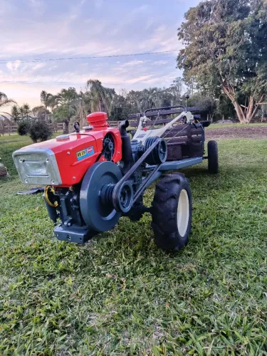 ? VENDE-SE: Microtrator Tobatta TR 9 Diesel, completamente revisado, estado de nova.