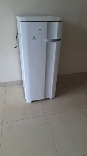Freezer vertical 5 gavetas (todo original nunca foi mexida em nada )