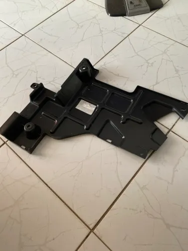 Defletor inferior Citroen C3 13 ac15 direito