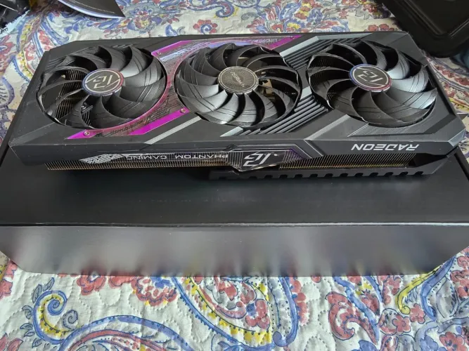 RX 7700 XT PHANTOM GAMING 