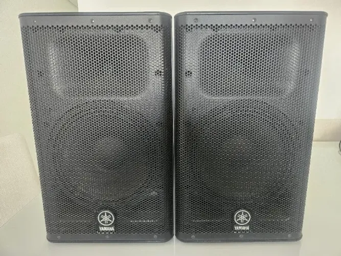 Caixa de som ativa Yamaha DXR10 (Preço do par)