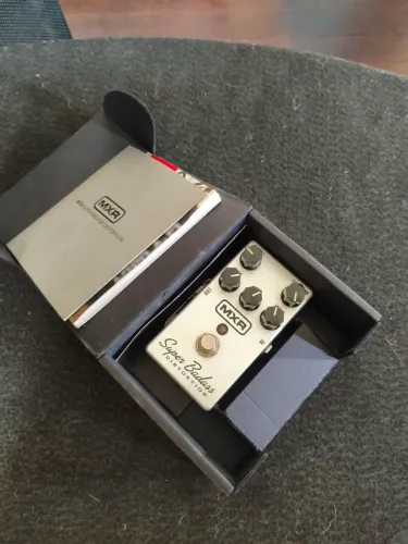 MXR SuperBadAss Distortion ( Na caixa )