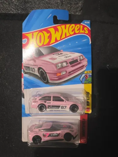 Hot Wheels Ford Sierra rosa e Corvette C7 rosa