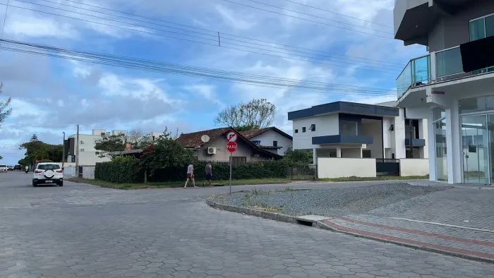 Vendo terreno com 2 casas PRAIA DO ERVINO