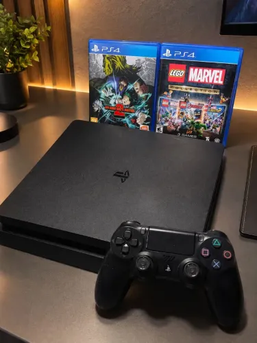 ? PS4 Slim V14.0 + 2 Jogos Físicos + Controle Original!