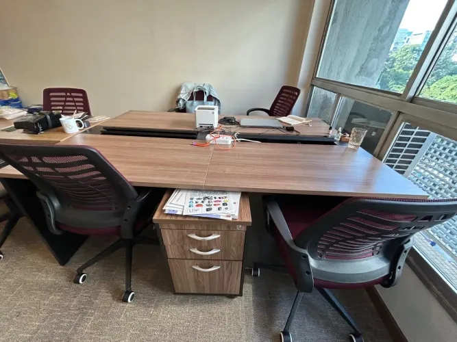 Mesa Ilha para escritório com 4 mesas.