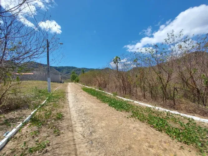 Terreno de 40 ha em Guaiúba-Sede com 2 Frentes : Urbana e no Pé da Serra da Aratanha com