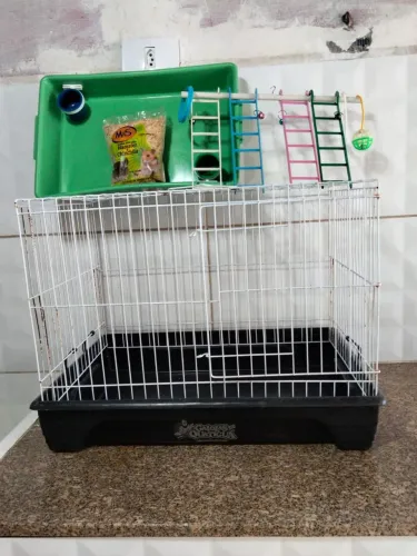 Gaiola com acessórios 