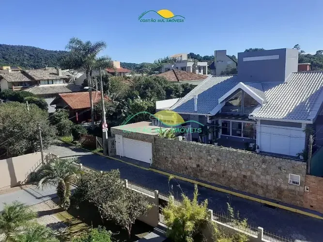 Casa de alvenaria de 3 pavimentos, escritura pública, com 3 quartos (1 suíte com closet e