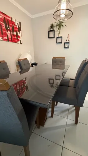 Mesa com 6 cadeiras