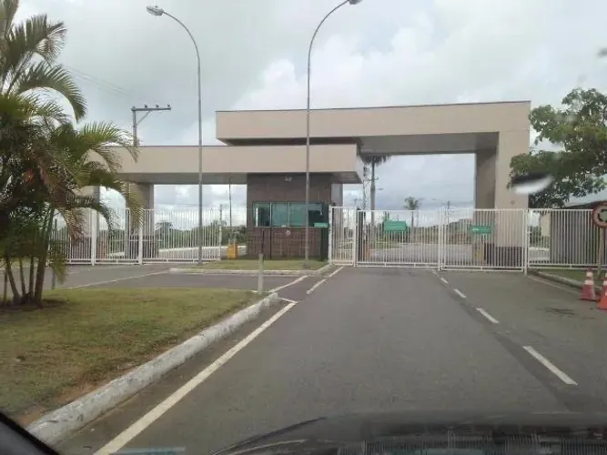 Vendo casa em condomínio fechado