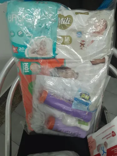 Kit de fralda com sabonete shampoo condicionador desodorante mais de 200 fralda p,m,g