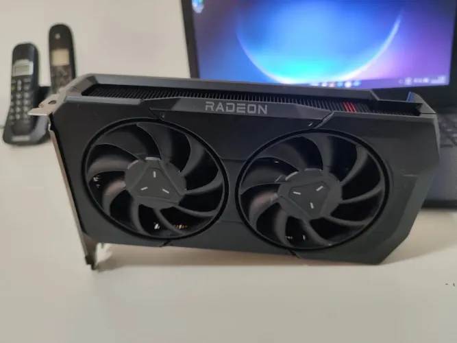RX 7600 8GB MODELO REFERÊNCIA AMD