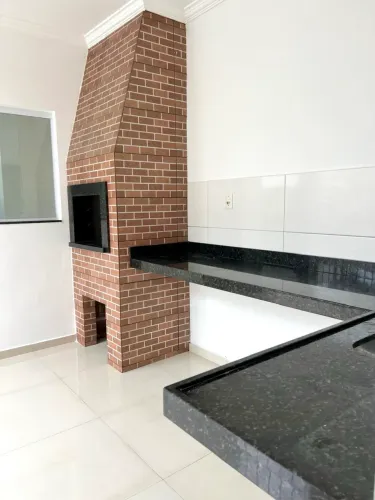 Vendo Casa na Pajuçara, 195m² - 3 Quartos (1 Suíte) - Direto com Proprietário