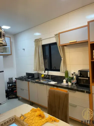 Apartamento semimobiliado em empreendimento de fachada moderna