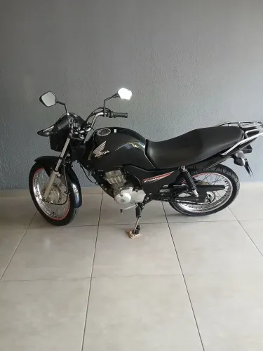 Vende CG 125 2018, $ 10.8 ótimo estado, estudo troca por carro maior valor.