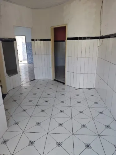 Aluga -se uma casa no 1 andar