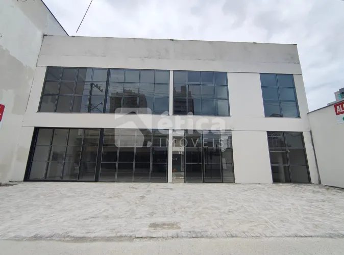 Prédio Comercial com 790m2 localizado próximo a Prefeitura, Itajaí