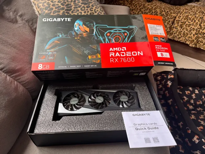 Radeon RX 7600 8gb triple fan