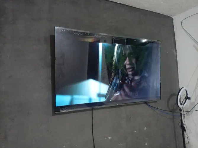 Vendo tv com defeito, mais funciona 