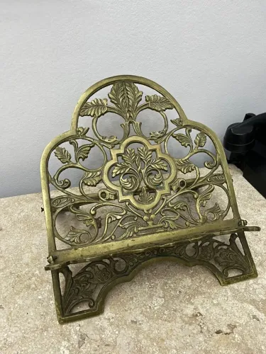 Porta biblia em bronze